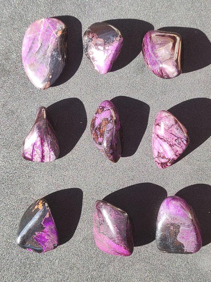 Sugilith ~ Dekostein Heilstein Meditation Energie Edelstein Trommelstein Kristall Mineral Energie Lila pink Investition Wertanlage Natürlich - Art of Nature Berlin