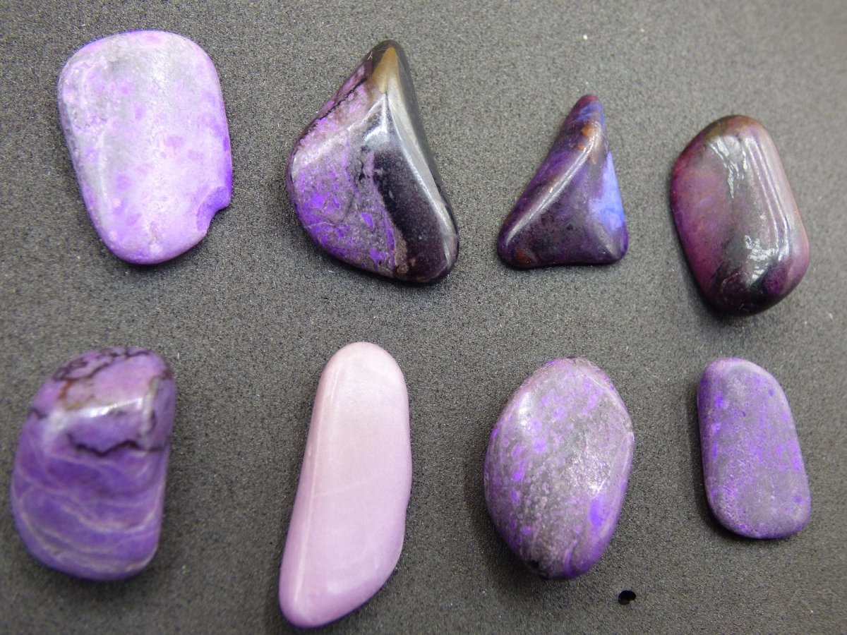 Sugilith ~ Dekostein Heilstein Meditation Energie Edelstein Trommelstein Kristall Mineral Energie Lila pink Investition Wertanlage Natürlich - Art of Nature Berlin