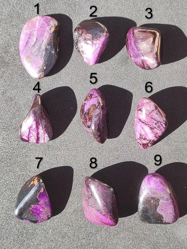 Sugilith ~ Dekostein Heilstein Meditation Energie Edelstein Trommelstein Kristall Mineral Energie Lila pink Investition Wertanlage Natürlich - Art of Nature Berlin