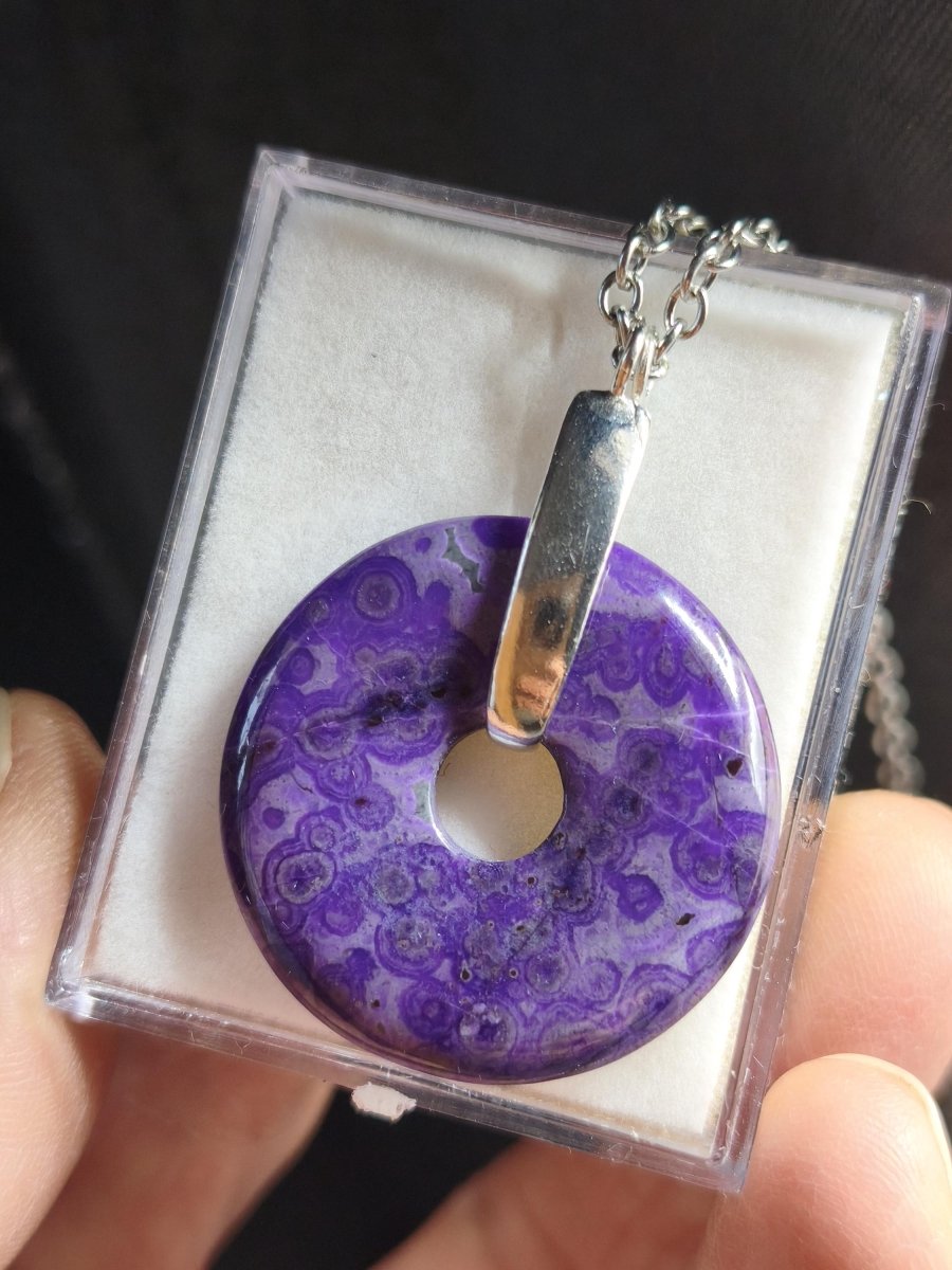 Sugilith Edelstein Kette 925 Sterling Silber Mineral Sammler Natur Heilstein Rarität Sugilite Energie AAA Meditation Selten Schutz Donut - Art of Nature Berlin