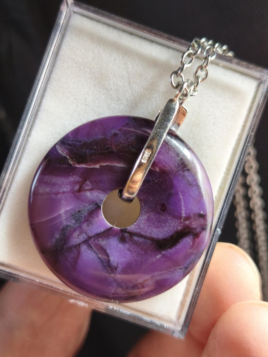 Sugilith Edelstein Kette 925 Sterling Silber Mineral Sammler Natur Heilstein Rarität Sugilite Energie AAA Meditation Selten Schutz Donut - Art of Nature Berlin