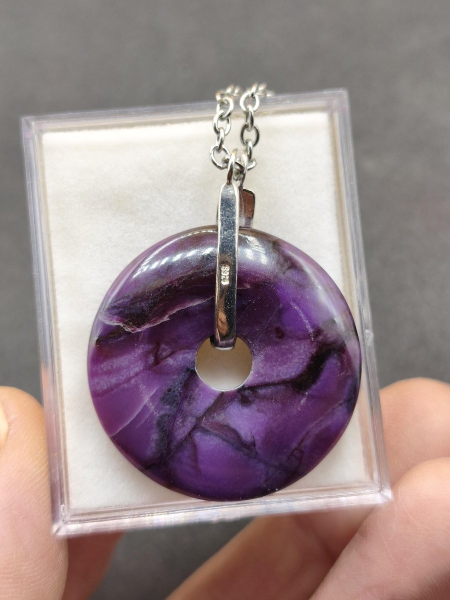 Sugilith Edelstein Kette 925 Sterling Silber Mineral Sammler Natur Heilstein Rarität Sugilite Energie AAA Meditation Selten Schutz Donut - Art of Nature Berlin