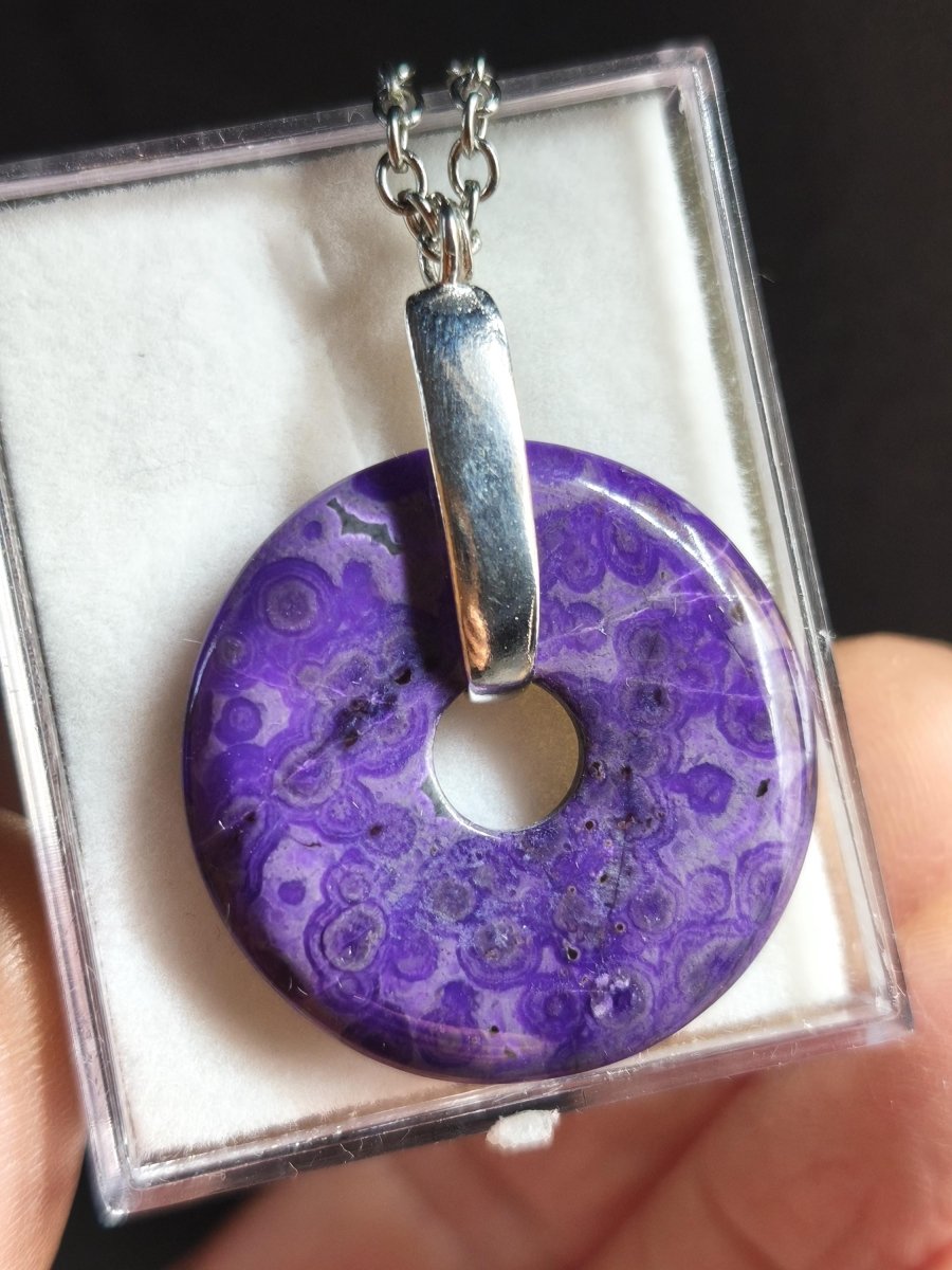 Sugilith Edelstein Kette 925 Sterling Silber Mineral Sammler Natur Heilstein Rarität Sugilite Energie AAA Meditation Selten Schutz Donut - Art of Nature Berlin