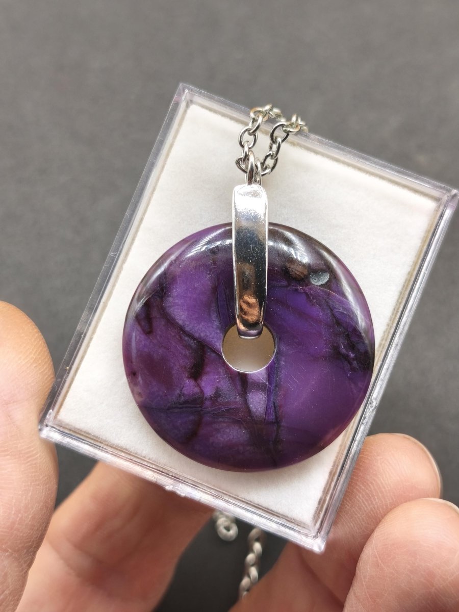 Sugilith Edelstein Kette 925 Sterling Silber Mineral Sammler Natur Heilstein Rarität Sugilite Energie AAA Meditation Selten Schutz Donut - Art of Nature Berlin