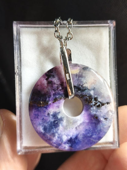 Sugilith Edelstein Kette 925 Sterling Silber Mineral Sammler Natur Heilstein Rarität Sugilite Energie AAA Meditation Selten Schutz Donut - Art of Nature Berlin