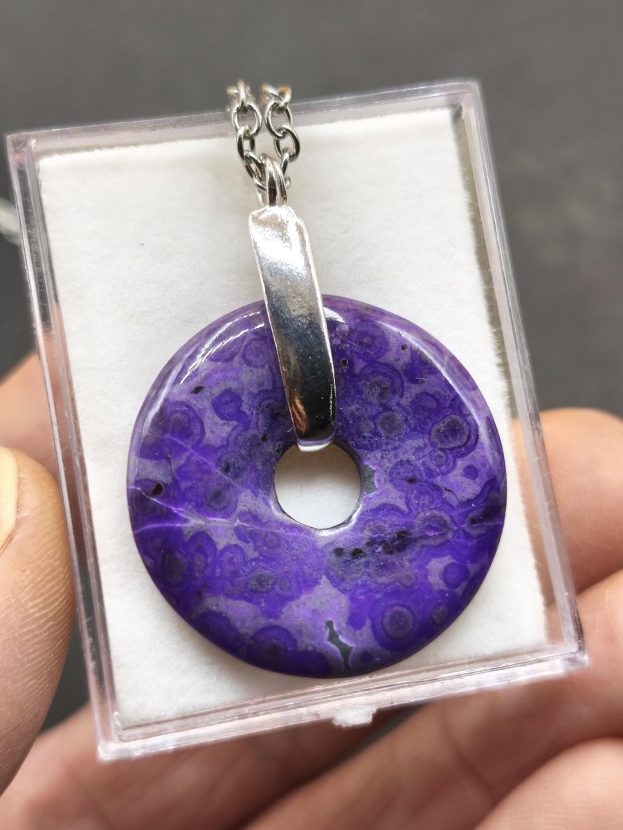 Sugilith Edelstein Kette 925 Sterling Silber Mineral Sammler Natur Heilstein Rarität Sugilite Energie AAA Meditation Selten Schutz Donut - Art of Nature Berlin