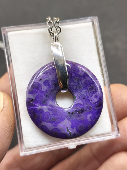 Sugilith Edelstein Kette 925 Sterling Silber Mineral Sammler Natur Heilstein Rarität Sugilite Energie AAA Meditation Selten Schutz Donut - Art of Nature Berlin