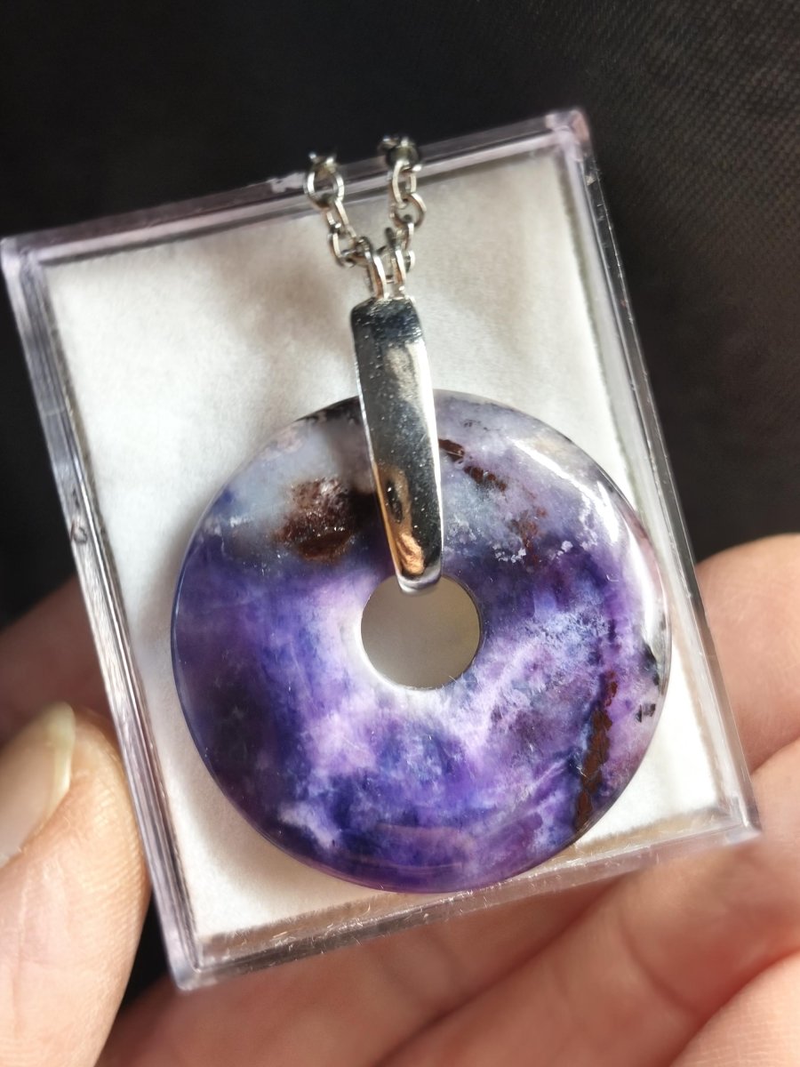 Sugilith Edelstein Kette 925 Sterling Silber Mineral Sammler Natur Heilstein Rarität Sugilite Energie AAA Meditation Selten Schutz Donut - Art of Nature Berlin