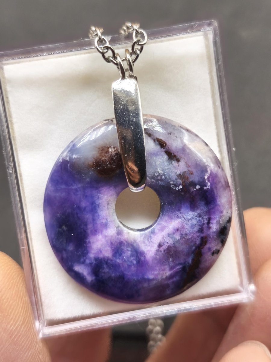 Sugilith Edelstein Kette 925 Sterling Silber Mineral Sammler Natur Heilstein Rarität Sugilite Energie AAA Meditation Selten Schutz Donut - Art of Nature Berlin