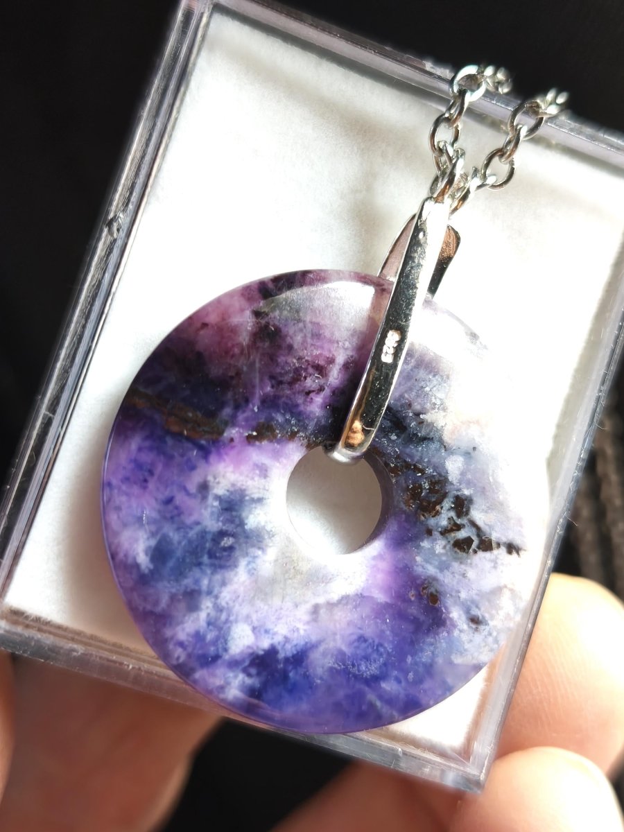 Sugilith Edelstein Kette 925 Sterling Silber Mineral Sammler Natur Heilstein Rarität Sugilite Energie AAA Meditation Selten Schutz Donut - Art of Nature Berlin