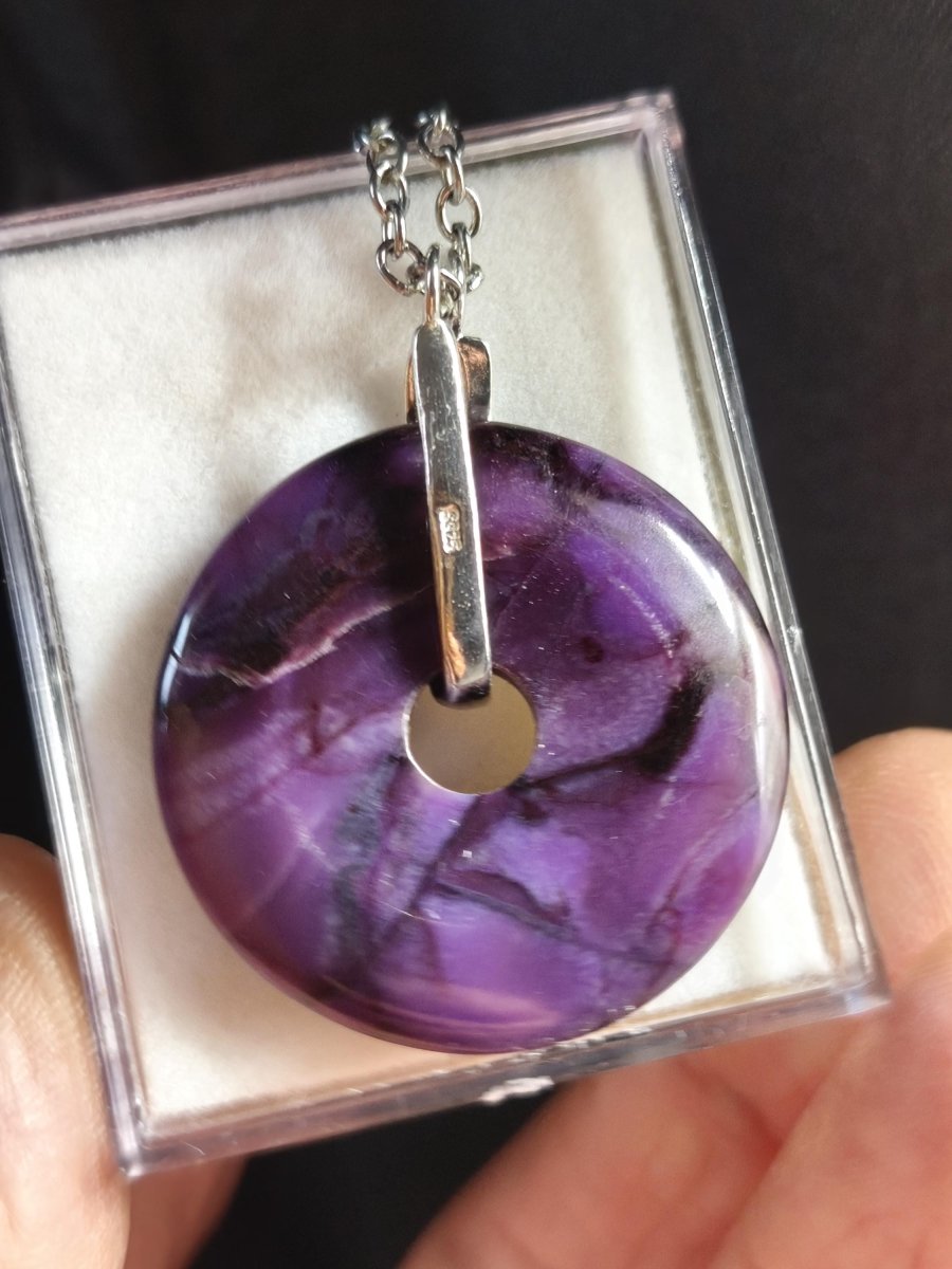 Sugilith Edelstein Kette 925 Sterling Silber Mineral Sammler Natur Heilstein Rarität Sugilite Energie AAA Meditation Selten Schutz Donut - Art of Nature Berlin