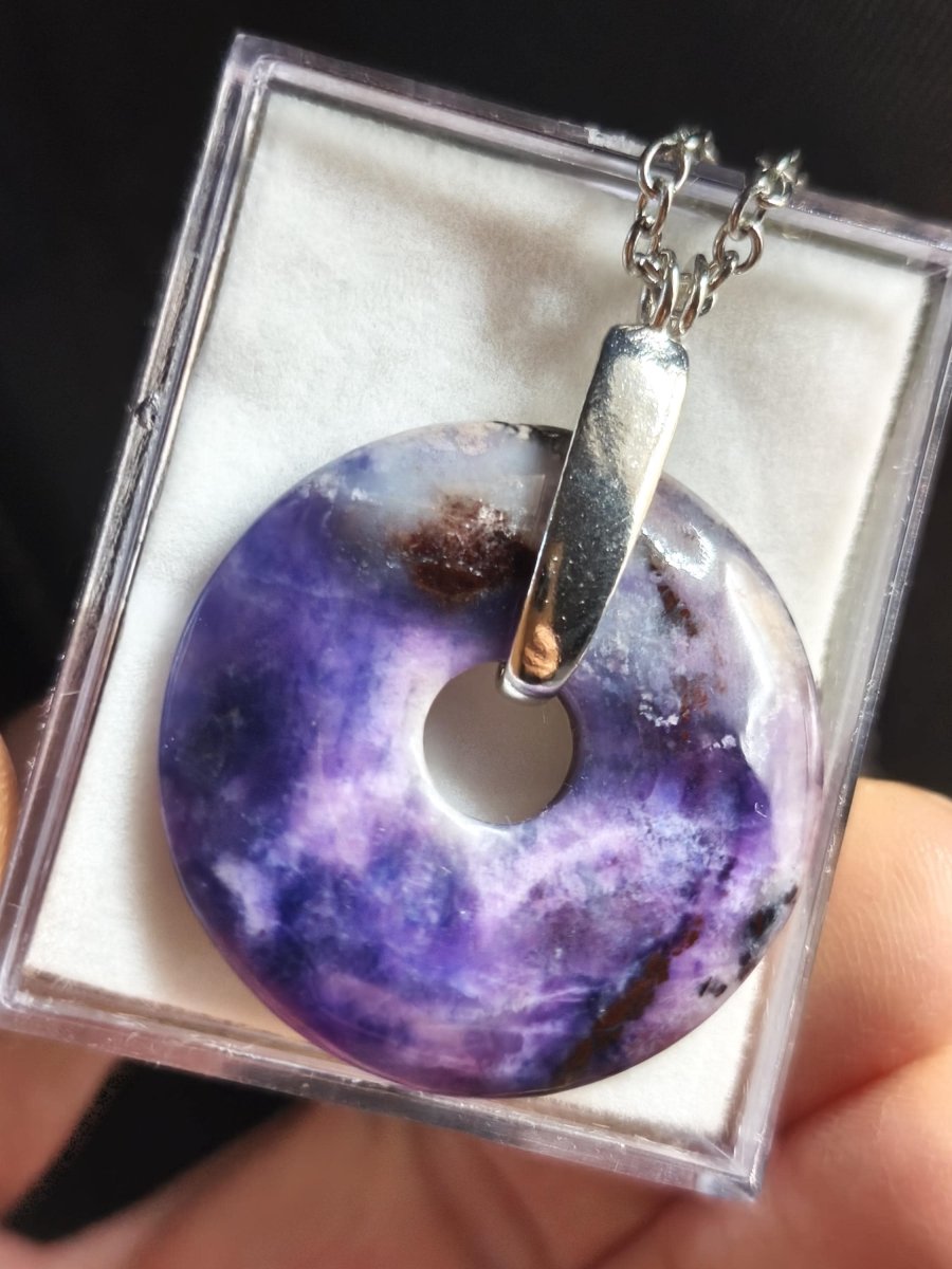 Sugilith Edelstein Kette 925 Sterling Silber Mineral Sammler Natur Heilstein Rarität Sugilite Energie AAA Meditation Selten Schutz Donut - Art of Nature Berlin