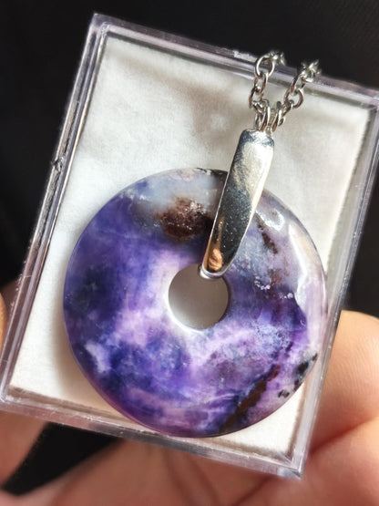 Sugilith Edelstein Kette 925 Sterling Silber Mineral Sammler Natur Heilstein Rarität Sugilite Energie AAA Meditation Selten Schutz Donut - Art of Nature Berlin
