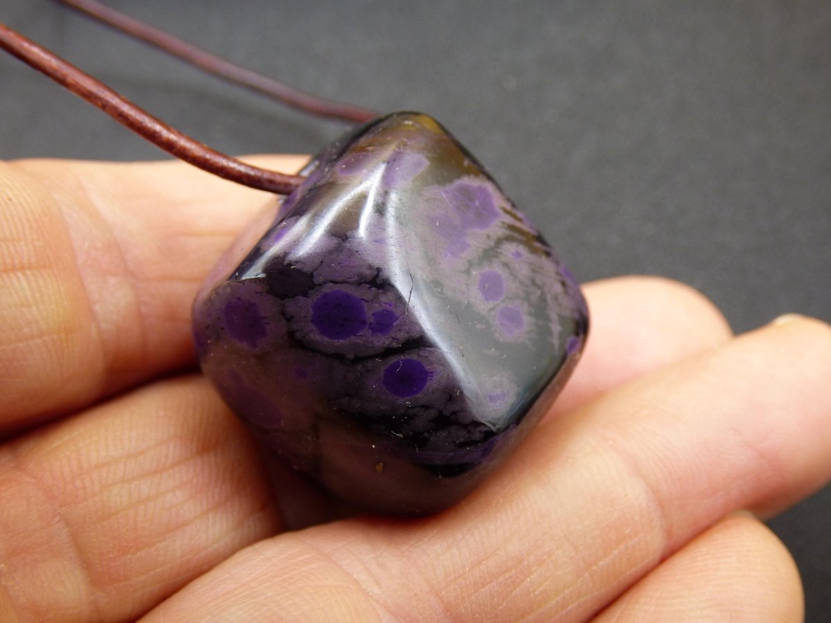 Sugilith Edelstein Kette selten Rarität Ethno Nature Heilstein Geschenk Weihnachten Er Sie Mann Frau Sammler lila Sugilite Wertanlage - Art of Nature Berlin