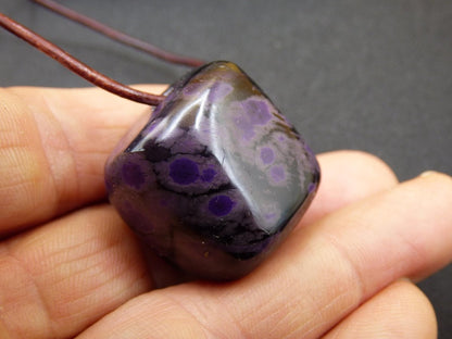 Sugilith Edelstein Kette selten Rarität Ethno Nature Heilstein Geschenk Weihnachten Er Sie Mann Frau Sammler lila Sugilite Wertanlage - Art of Nature Berlin