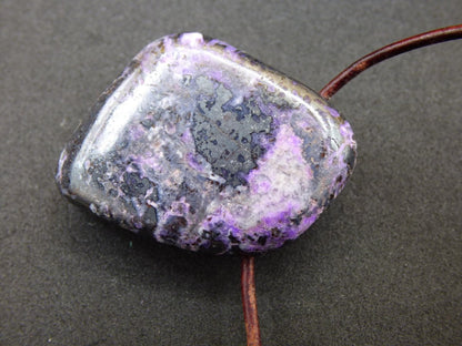 Sugilith Edelstein Kette selten Rarität Ethno Nature Heilstein Geschenk Weihnachten Er Sie Mann Frau Sammler lila Sugilite Wertanlage - Art of Nature Berlin
