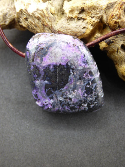Sugilith Edelstein Kette selten Rarität Ethno Nature Heilstein Geschenk Weihnachten Er Sie Mann Frau Sammler lila Sugilite Wertanlage - Art of Nature Berlin