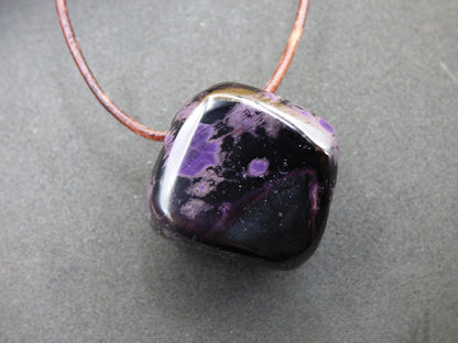 Sugilith Edelstein Kette selten Rarität Ethno Nature Heilstein Geschenk Weihnachten Er Sie Mann Frau Sammler lila Sugilite Wertanlage - Art of Nature Berlin