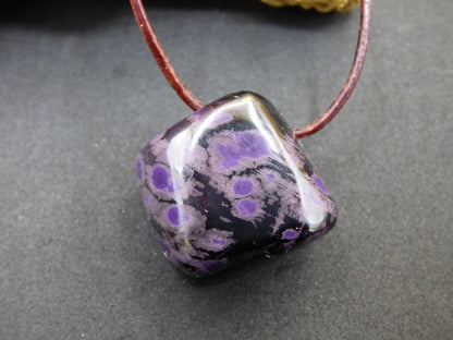 Sugilith Edelstein Kette selten Rarität Ethno Nature Heilstein Geschenk Weihnachten Er Sie Mann Frau Sammler lila Sugilite Wertanlage - Art of Nature Berlin