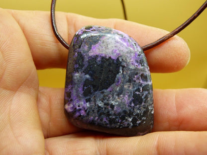 Sugilith Edelstein Kette selten Rarität Ethno Nature Heilstein Geschenk Weihnachten Er Sie Mann Frau Sammler lila Sugilite Wertanlage - Art of Nature Berlin
