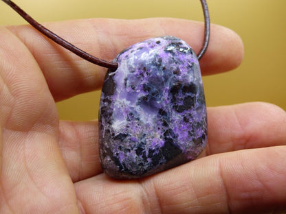 Sugilith Edelstein Kette selten Rarität Ethno Nature Heilstein Geschenk Weihnachten Er Sie Mann Frau Sammler lila Sugilite Wertanlage - Art of Nature Berlin