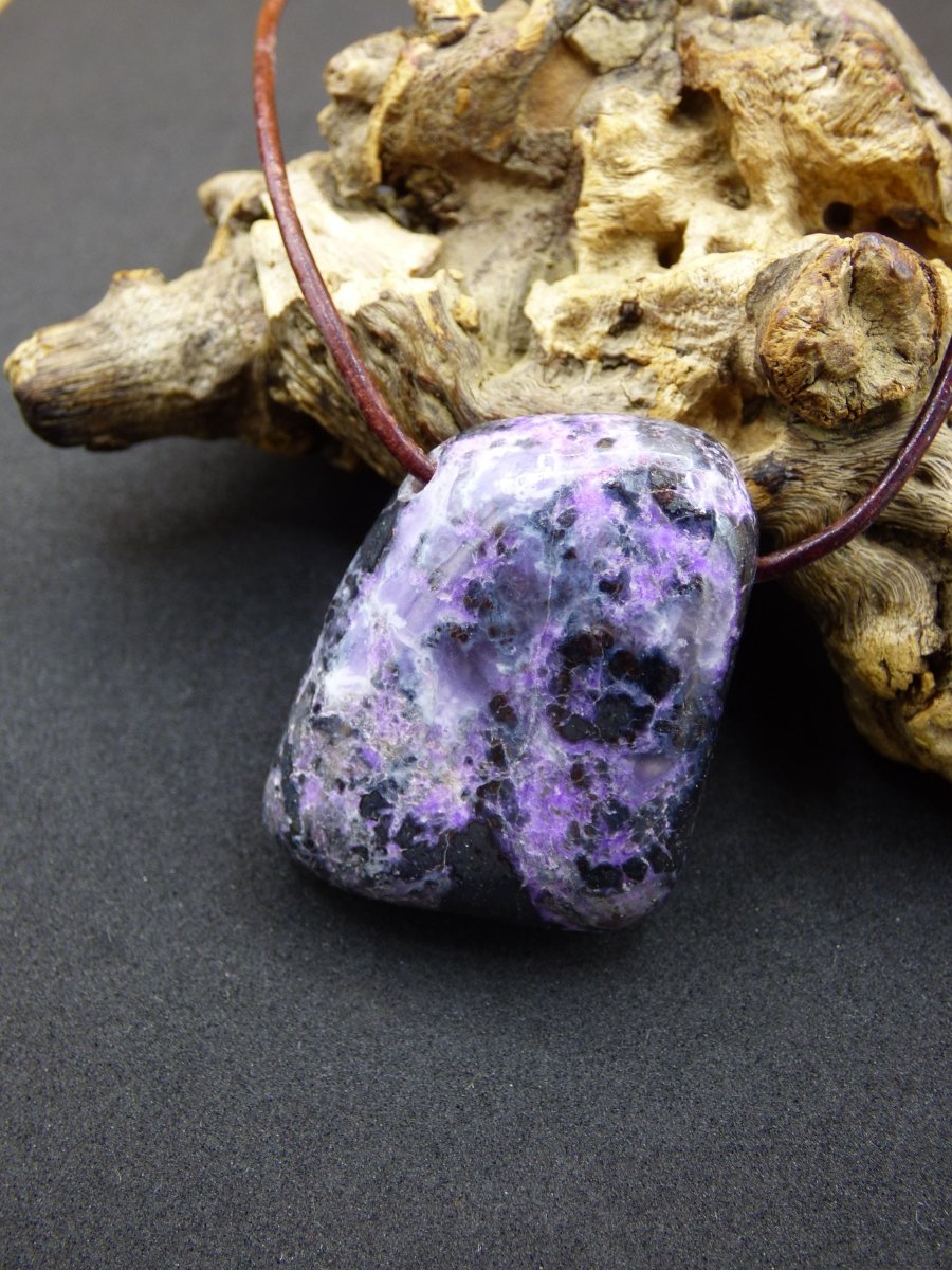 Sugilith Edelstein Kette selten Rarität Ethno Nature Heilstein Geschenk Weihnachten Er Sie Mann Frau Sammler lila Sugilite Wertanlage - Art of Nature Berlin