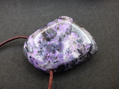 Sugilith Edelstein Kette selten Rarität Ethno Nature Heilstein Geschenk Weihnachten Er Sie Mann Frau Sammler lila Sugilite Wertanlage - Art of Nature Berlin