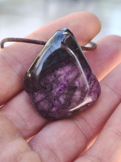 Sugilith Edelstein Kette selten Rarität HIPPIE GOA Boho Ethno Nature Heilstein Sammler Wertanlage lila Sugilite - Art of Nature Berlin