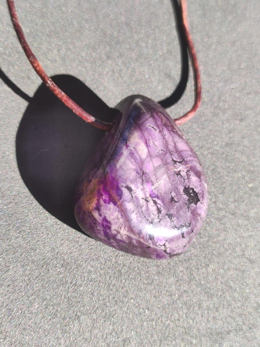 Sugilith Edelstein Kette selten Rarität HIPPIE GOA Boho Ethno Nature Heilstein Sammler Wertanlage lila Sugilite - Art of Nature Berlin