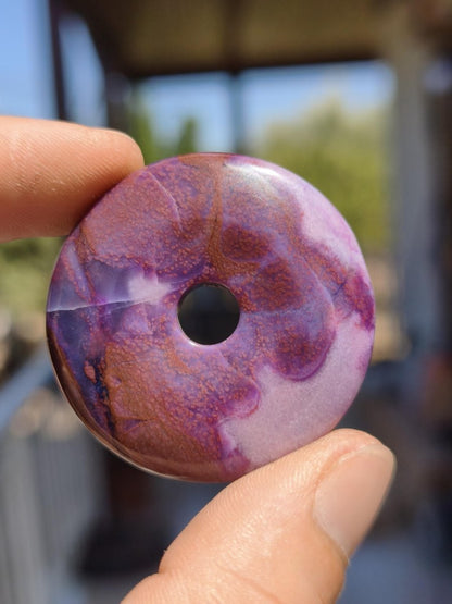 Sugilith Gel Richterit AAA Kette 90s Vintage Donut Edelstein Kristall Rarität Selten Sammler lila Anhänger rund Geschenk Mann Frau Er Sie - Art of Nature Berlin
