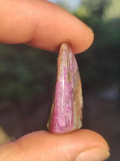 Sugilith "Gel" - Sammler Deko Heilstein lila Handschmeichler Rarität Meditation Energie Edelstein Kristall Wertanlage Natürlich Unikat - Art of Nature Berlin