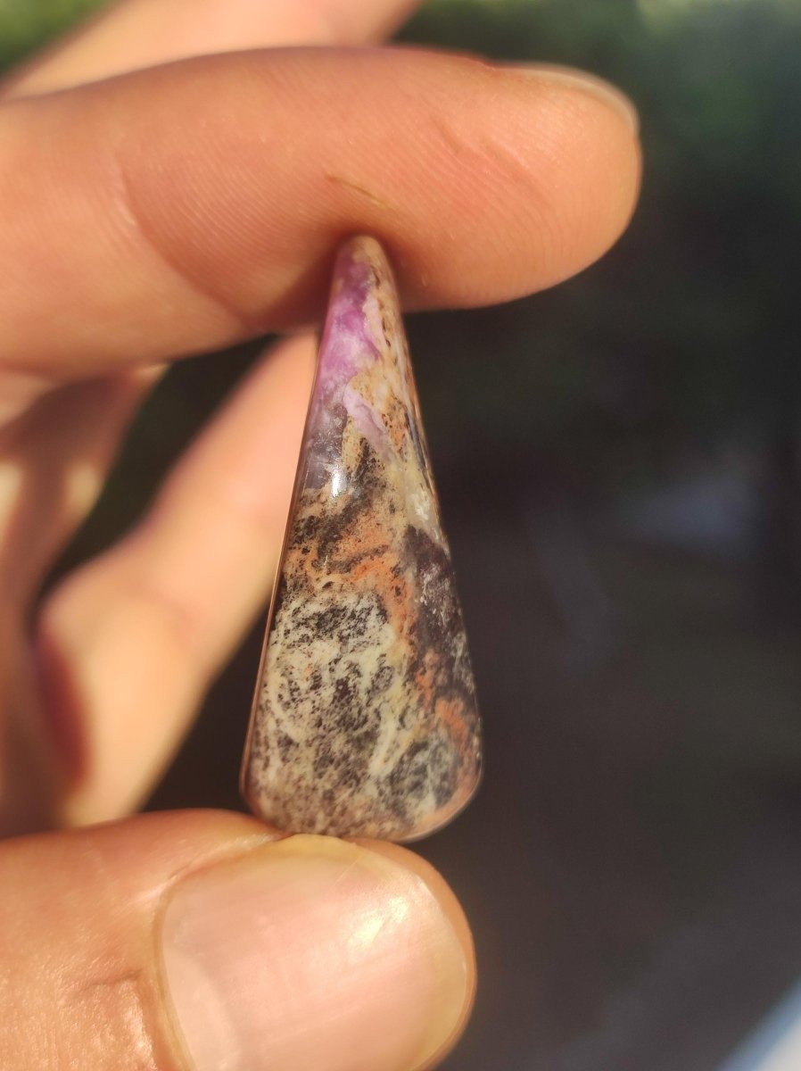 Sugilith "Gel" - Sammler Deko Heilstein lila Handschmeichler Rarität Meditation Energie Edelstein Kristall Wertanlage Natürlich Unikat - Art of Nature Berlin