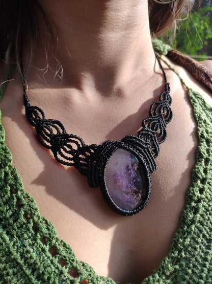 Sugilith ~ Makramee Edelstein Kette ~HIPPIE ~GOA ~Boho ~Ethno ~Nature ~Heilstein ~Flash ~Lila Violett - Art of Nature Berlin