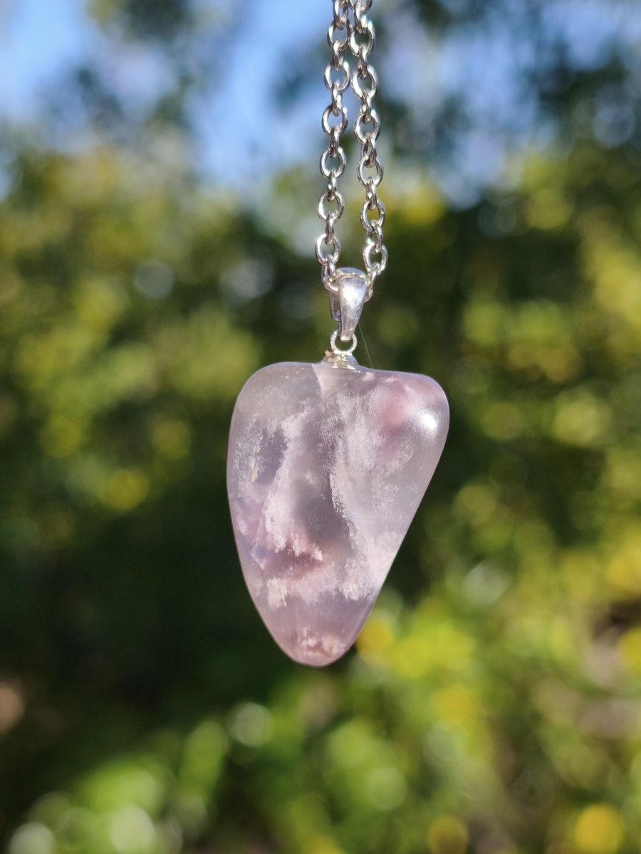 Sugilith-Quarz Kette inkl. 925 Silberöse lila Edelstein Unikat Ethno Natur Heilstein Rarität Selten Flash Wow Sammler Investition Edel - Art of Nature Berlin
