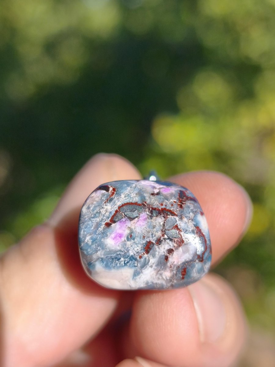Sugilith Richterit Kette inkl. 925 Silberöse lila Edelstein Unikat Ethno Natur Heilstein Rarität Selten Flash Wow Sammler Investition Edel - Art of Nature Berlin