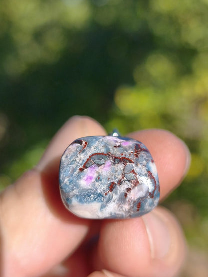 Sugilith Richterit Kette inkl. 925 Silberöse lila Edelstein Unikat Ethno Natur Heilstein Rarität Selten Flash Wow Sammler Investition Edel - Art of Nature Berlin