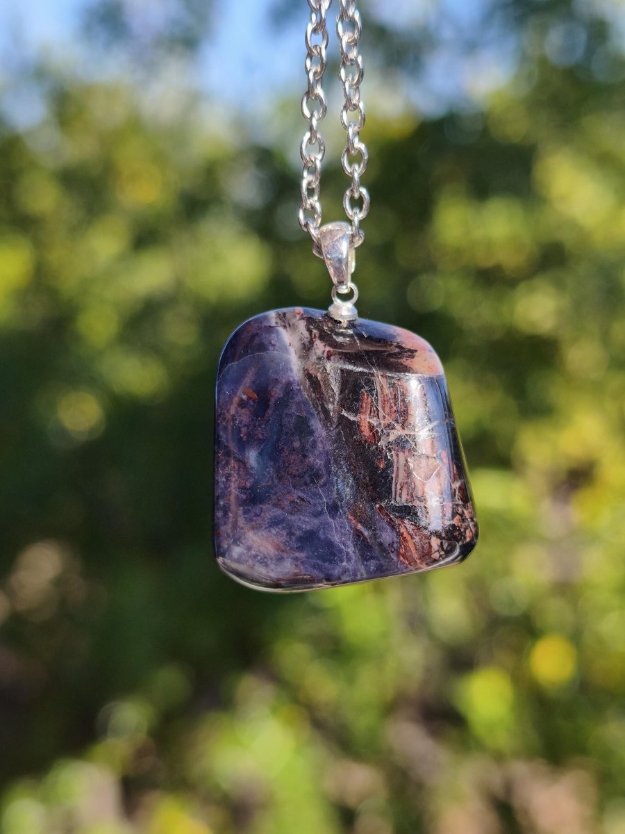 Sugilith Richterit Kette inkl. 925 Silberöse lila Edelstein Unikat Ethno Natur Heilstein Rarität Selten Flash Wow Sammler Investition Edel - Art of Nature Berlin