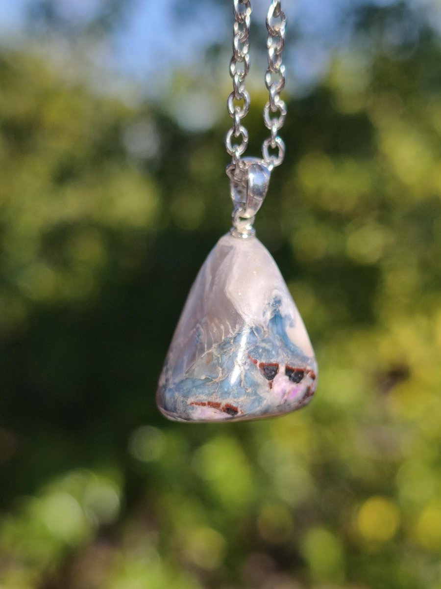 Sugilith Richterit Kette inkl. 925 Silberöse lila Edelstein Unikat Ethno Natur Heilstein Rarität Selten Flash Wow Sammler Investition Edel - Art of Nature Berlin