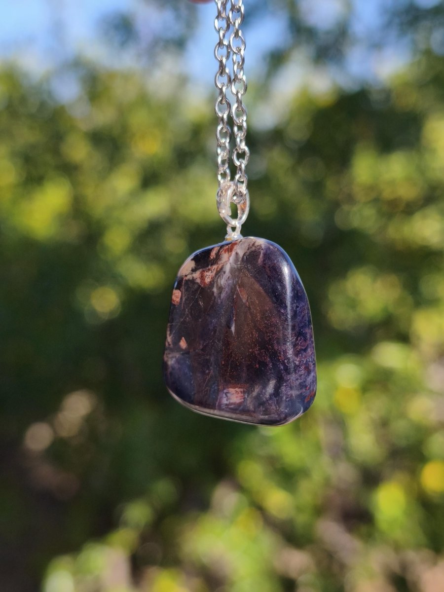 Sugilith Richterit Kette inkl. 925 Silberöse lila Edelstein Unikat Ethno Natur Heilstein Rarität Selten Flash Wow Sammler Investition Edel - Art of Nature Berlin