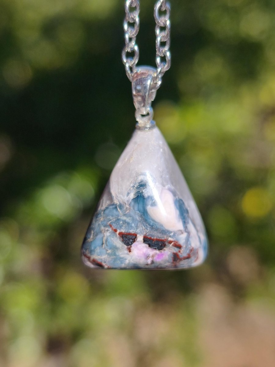 Sugilith Richterit Kette inkl. 925 Silberöse lila Edelstein Unikat Ethno Natur Heilstein Rarität Selten Flash Wow Sammler Investition Edel - Art of Nature Berlin