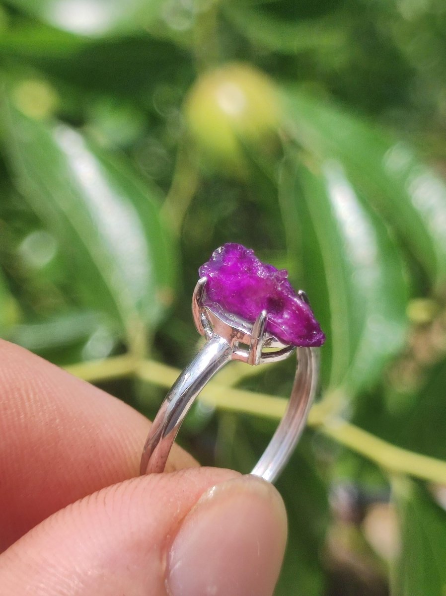 Sugilith Ring ~ Roh Sugilite 925 Sterling Silber Edelstein Heilstein lila Natur Frau Geschenk Sie Mutter Geburtstag Kristall Selten Rarität - Art of Nature Berlin