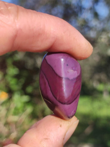 Sugilith - Sammler Deko Heilstein lila Handschmeichler Rarität Meditation Energie Edelstein Kristall Investition Wertanlage Natürlich Unikat - Art of Nature Berlin