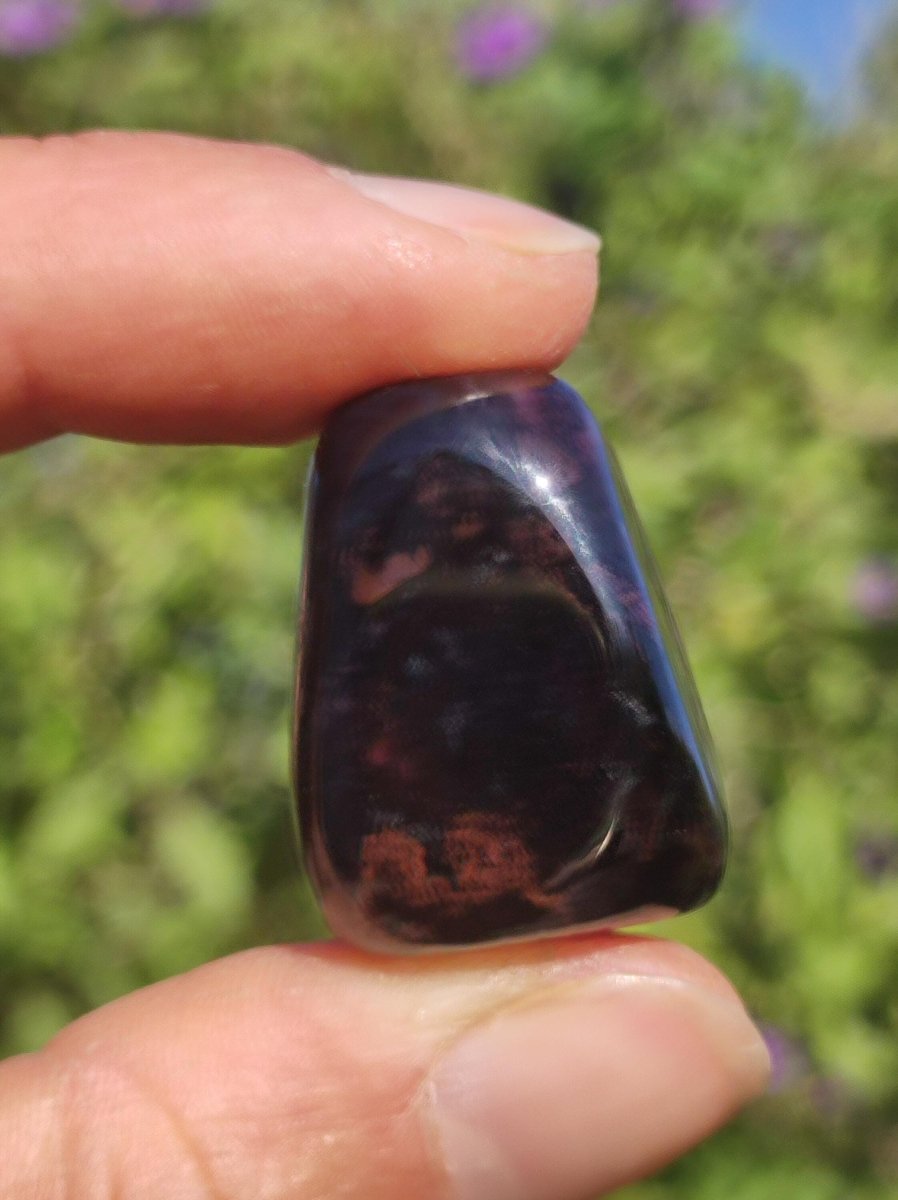 Sugilith - Sammler Deko Heilstein lila Handschmeichler Rarität Meditation Energie Edelstein Kristall Investition Wertanlage Natürlich Unikat - Art of Nature Berlin