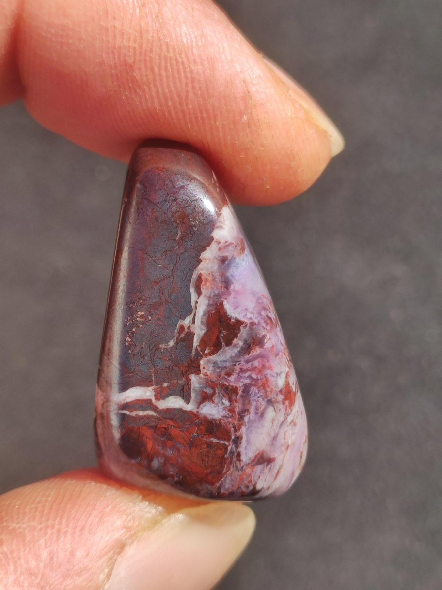 Sugilith - Sammler Deko Heilstein lila Handschmeichler Rarität Meditation Energie Edelstein Kristall Investition Wertanlage Natürlich Unikat - Art of Nature Berlin