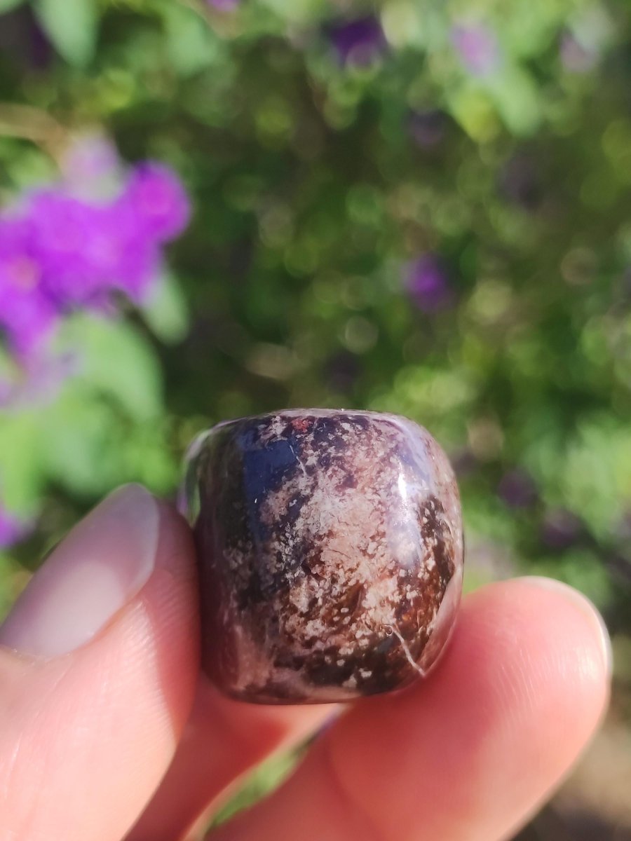 Sugilith - Sammler Deko Heilstein lila Handschmeichler Rarität Meditation Energie Edelstein Kristall Investition Wertanlage Natürlich Unikat - Art of Nature Berlin