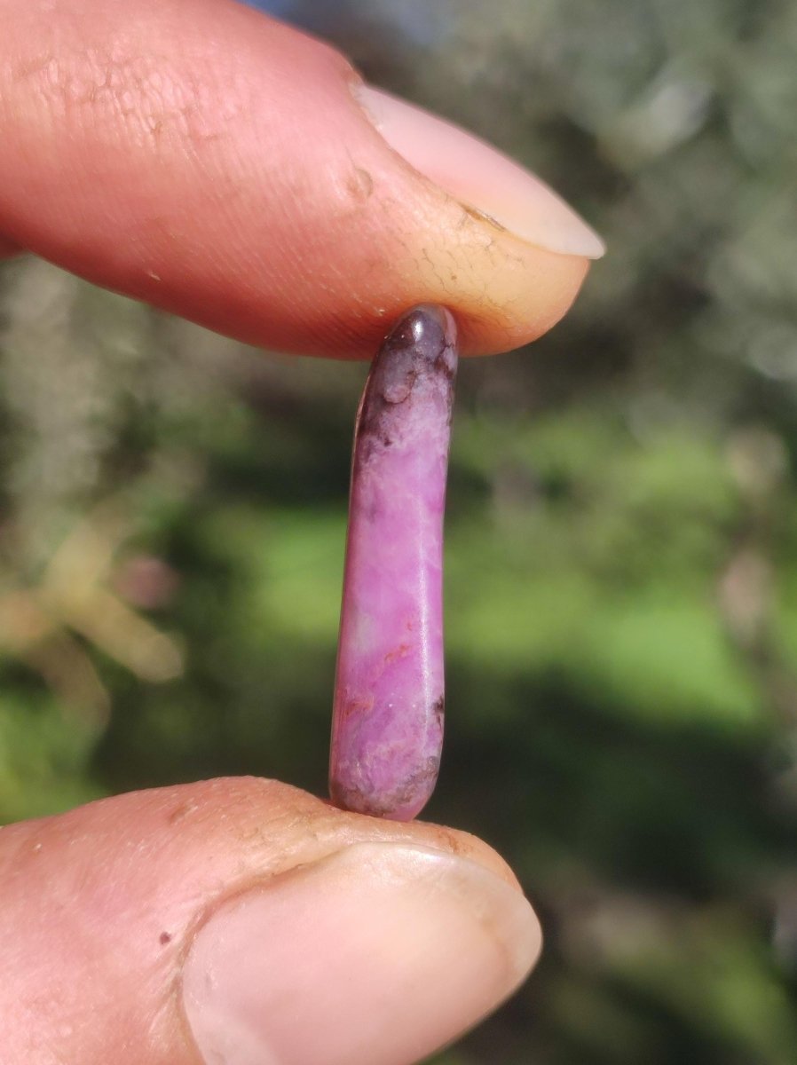 Sugilith - Sammler Deko Heilstein lila Handschmeichler Rarität Meditation Energie Edelstein Kristall Investition Wertanlage Natürlich Unikat - Art of Nature Berlin