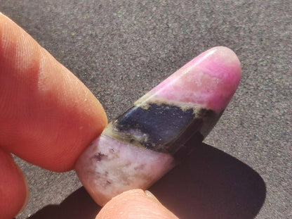 Sugilith - Sammler Deko Heilstein lila Handschmeichler Rarität Meditation Energie Edelstein Kristall Investition Wertanlage Natürlich Unikat - Art of Nature Berlin