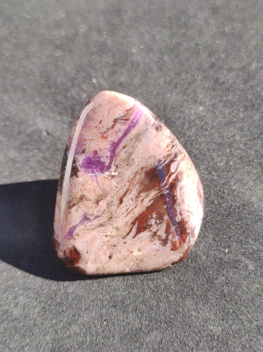 Sugilith - Sammler Deko Heilstein lila Handschmeichler Rarität Meditation Energie Edelstein Kristall Investition Wertanlage Natürlich Unikat - Art of Nature Berlin