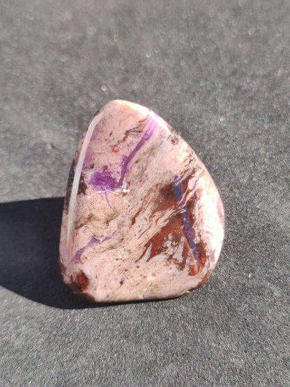 Sugilith - Sammler Deko Heilstein lila Handschmeichler Rarität Meditation Energie Edelstein Kristall Investition Wertanlage Natürlich Unikat - Art of Nature Berlin