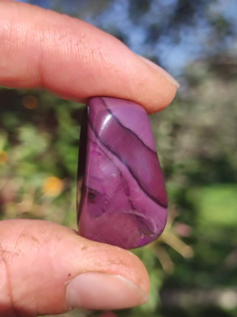 Sugilith - Sammler Deko Heilstein lila Handschmeichler Rarität Meditation Energie Edelstein Kristall Investition Wertanlage Natürlich Unikat - Art of Nature Berlin